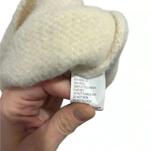 Yours Truly Made in Australia Acrylic Wool Relaxed V-Neck Sweater Ivory S/M - Picture 4 of 7